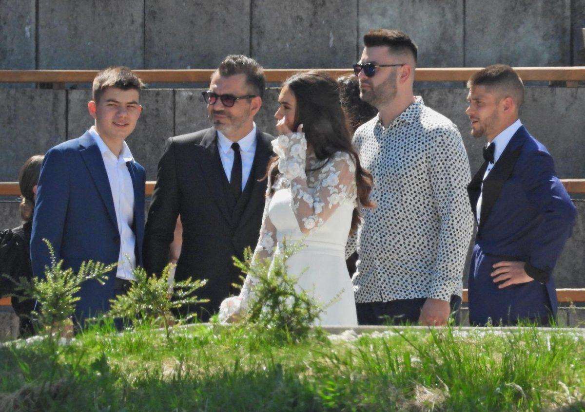 (FOTO) POSEBAN DAN ZA ANDREJA I MIU KRAMARIĆ: Svoju ljubav su potvrdili pred Bogom i krstili sina Viktora (FOTO) POSEBAN DAN ZA ANDREJA I MIU KRAMARIĆ: Svoju ljubav su potvrdili pred Bogom i krstili sina Viktora