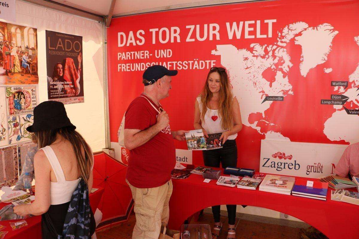 (FOTO) OKO 300 TISUĆA LJUDI NA TRODNEVNOM SLAVLJU U MAINZU: Hrvati sudjelovali u bogatom programu, iz Zagreba stigli studenti (FOTO) OKO 300 TISUĆA LJUDI NA TRODNEVNOM SLAVLJU U MAINZU: Hrvati sudjelovali u bogatom programu, iz Zagreba stigli studenti