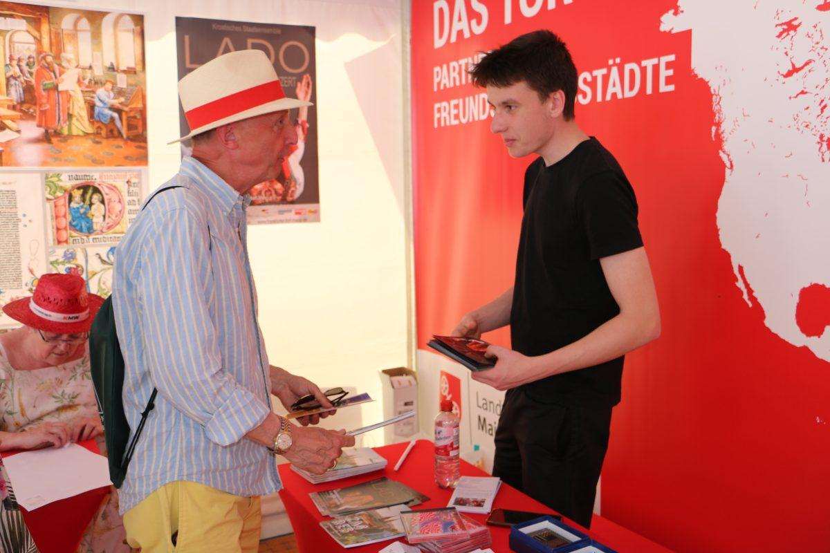 (FOTO) OKO 300 TISUĆA LJUDI NA TRODNEVNOM SLAVLJU U MAINZU: Hrvati sudjelovali u bogatom programu, iz Zagreba stigli studenti (FOTO) OKO 300 TISUĆA LJUDI NA TRODNEVNOM SLAVLJU U MAINZU: Hrvati sudjelovali u bogatom programu, iz Zagreba stigli studenti