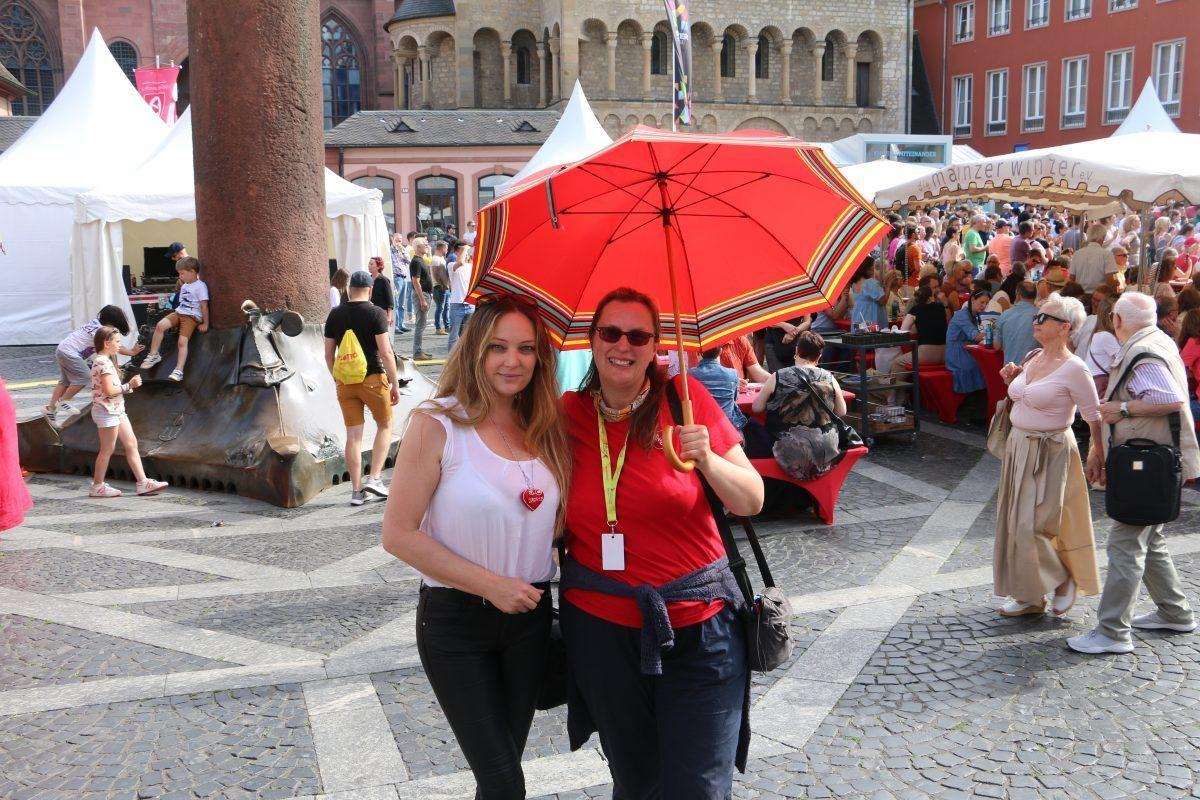 (FOTO) OKO 300 TISUĆA LJUDI NA TRODNEVNOM SLAVLJU U MAINZU: Hrvati sudjelovali u bogatom programu, iz Zagreba stigli studenti (FOTO) OKO 300 TISUĆA LJUDI NA TRODNEVNOM SLAVLJU U MAINZU: Hrvati sudjelovali u bogatom programu, iz Zagreba stigli studenti