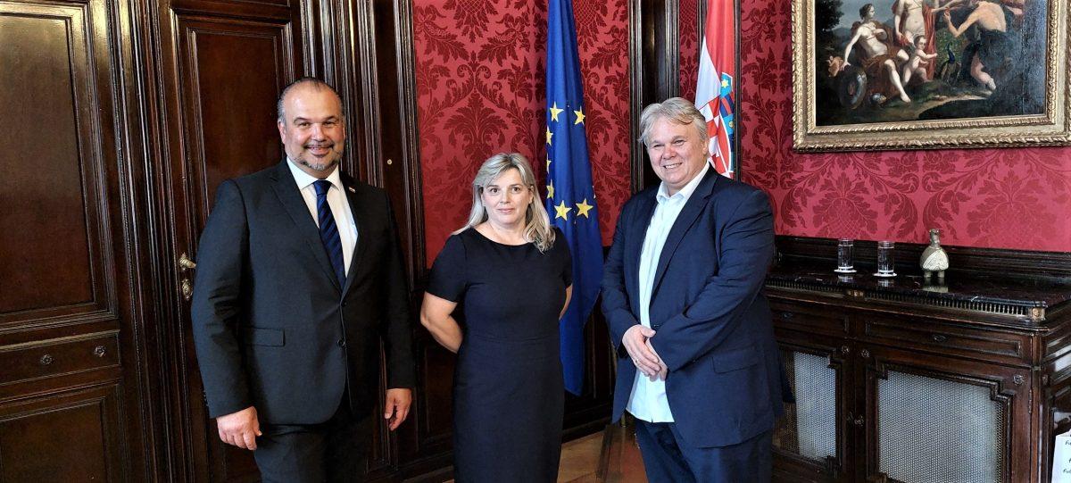 MNOGIMA ZA PRIMJER: Hrvatska dječja škola u Veleposlanstvu RH u Beču svečano proslavila 20. rođendan i kraj školske godine MNOGIMA ZA PRIMJER: Hrvatska dječja škola u Veleposlanstvu RH u Beču svečano proslavila 20. rođendan i kraj školske godine