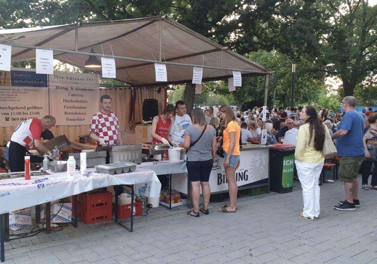 FRANKFURT-GOLDSTEIN: Na 26. izdanju Susreta nacija velika potražnja na hrvatskom štandu za jelima i pićima iz Hrvatske
