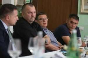 PLAĆE OD 4.000 EURA: Evo zašto se ovim poslodavcima vraćaju radnici iz austrijskih i njemačkih firmi PLAĆE OD 4.000 EURA: Evo zašto se ovim poslodavcima vraćaju radnici iz austrijskih i njemačkih firmi