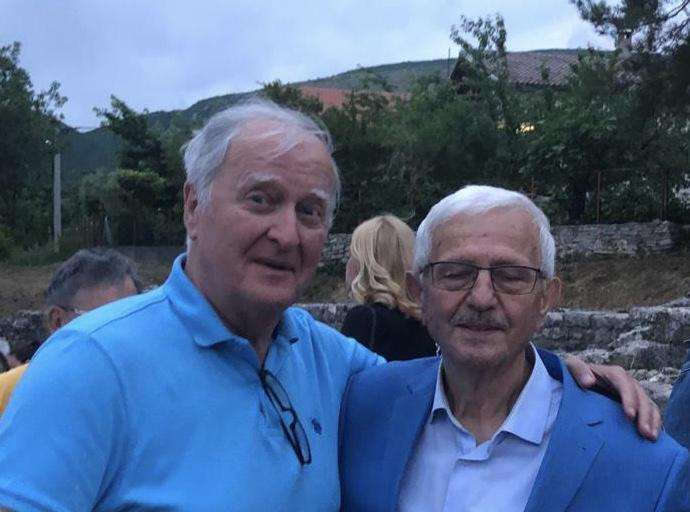 LJEKOVITIM BILJEM DO ZDRAVLJA: Najpoznatiji narodni liječnik, fitoterapeut, travar Rade predstavio svoju knjigu LJEKOVITIM BILJEM DO ZDRAVLJA: Najpoznatiji narodni liječnik, fitoterapeut, travar Rade predstavio svoju knjigu