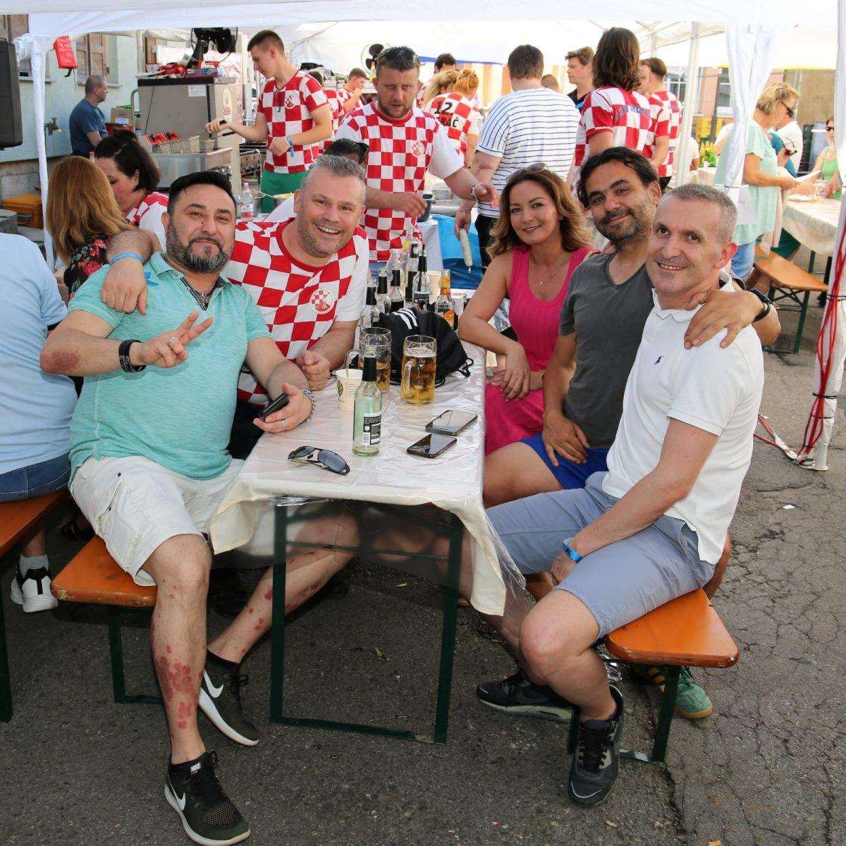(FOTO) HRVATI ODUŠEVILI: Tri dana proslave u njemačkom gradu! (FOTO) HRVATI ODUŠEVILI: Tri dana proslave u njemačkom gradu!