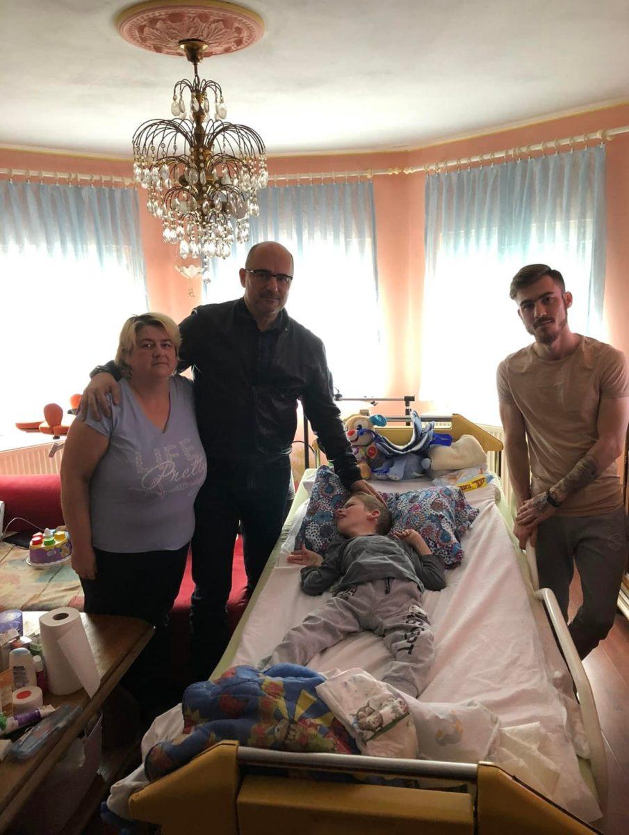 POTRESNO PISMO MAJKE 14-GODIŠNJEG LOVRE: Liječnici u Beču tvrde kako se Lovro u Hrvatskoj neadekvatno liječio, sad treba pomoć! POTRESNO PISMO MAJKE 14-GODIŠNJEG LOVRE: Liječnici u Beču tvrde kako se Lovro u Hrvatskoj neadekvatno liječio, sad treba pomoć!