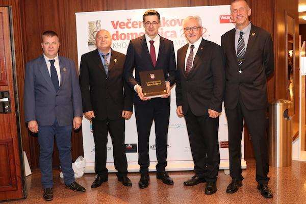 VEČERNJAKOVA DOMOVNICA UGOSTILA GROMOVE: Vesele nas osmjesi na licima stanovnika Bad Homburga sablic gromovi