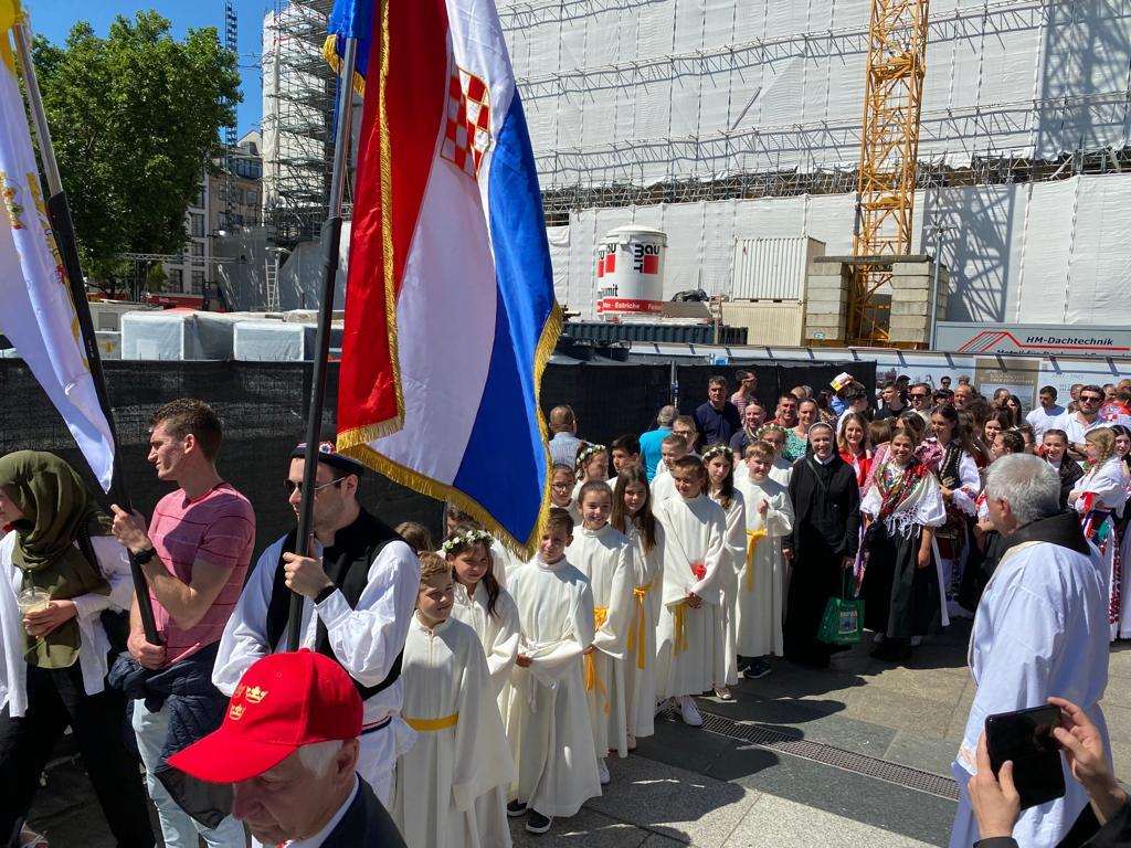 Hrvati u procesiji na blagdan Tijelovo u Kölnu / Foto: Fenix (D.Bošnjak)