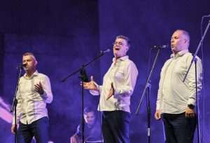 (VIDEO) KLAPA RIŠPET U OPATIJI: Opatijskoj publici darovali večer punu ljubavi i sjećanja, pala je i prosidba (VIDEO) KLAPA RIŠPET U OPATIJI: Opatijskoj publici darovali večer punu ljubavi i sjećanja, pala je i prosidba