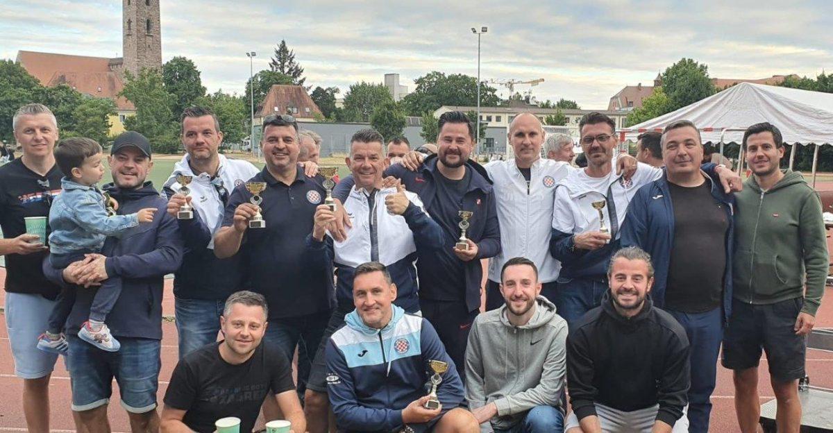 (FOTO) NÜRNBERG: Momčad Baller pobjednik malonogometnog turnira Slavko Bagarić Cup u Nürnbergu, kod boćara najbolji BK Hajduk (FOTO) NÜRNBERG: Momčad Baller pobjednik malonogometnog turnira Slavko Bagarić Cup u Nürnbergu, kod boćara najbolji BK Hajduk