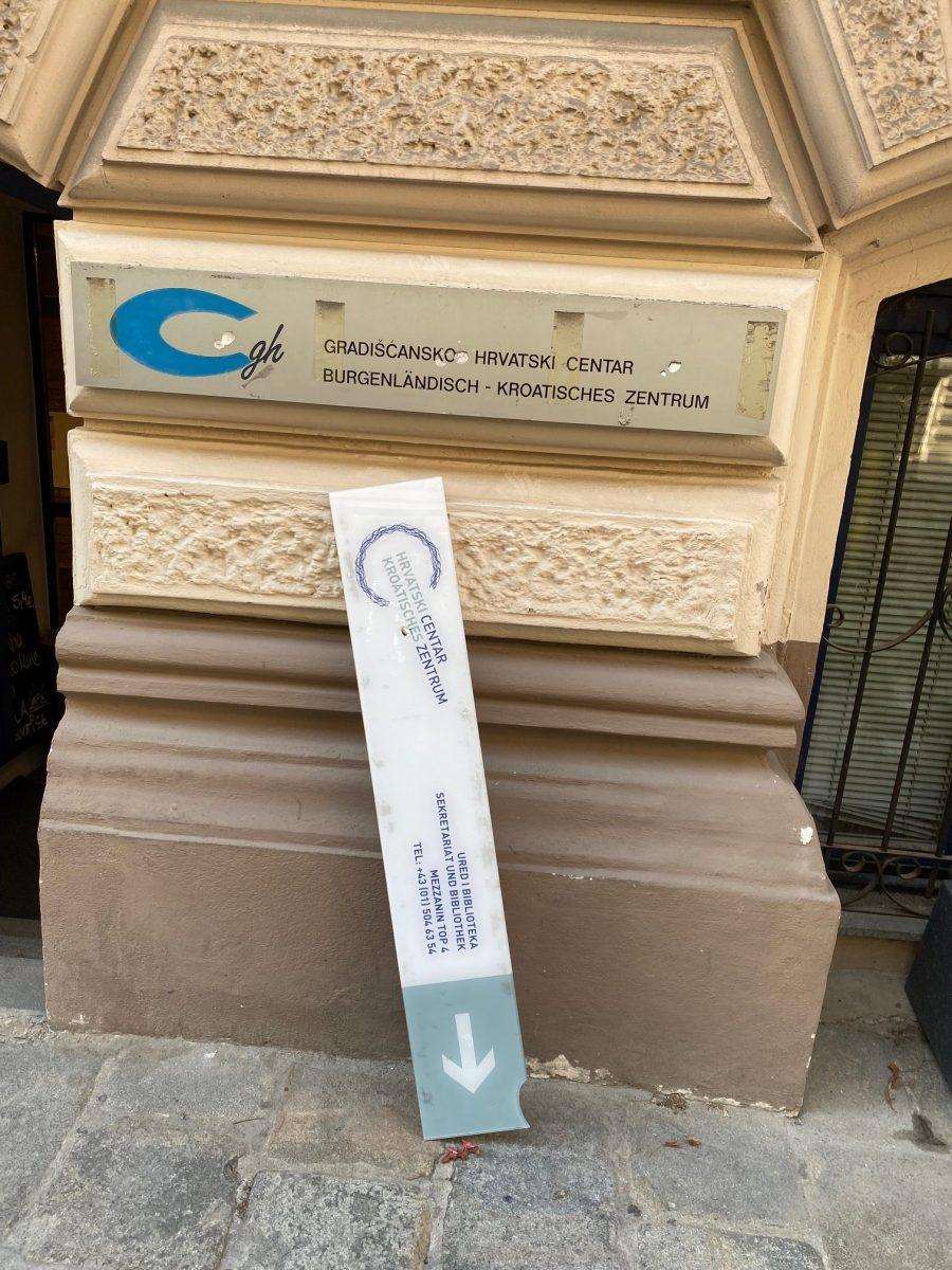 SRAMOTNO: Vandalizam u Hrvatskom centru u Beču SRAMOTNO: Vandalizam u Hrvatskom centru u Beču
