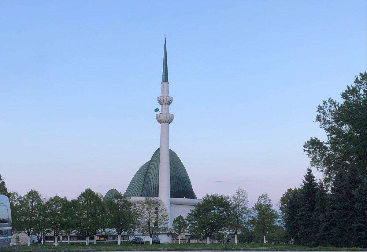 ZAGREB/SARAJEVO: Muslimani širom svijeta danas obilježavaju prvi dan Ramazanskog bajrama ZAGREB/SARAJEVO: Muslimani širom svijeta danas obilježavaju prvi dan Ramazanskog bajrama
