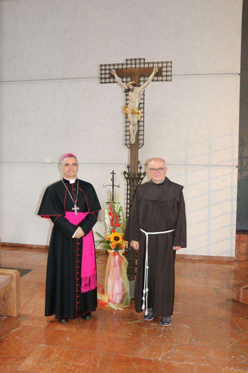 SAKRAMENT POTVRDE ZA 36 KRIZMANIKA U MAINZU: Papinski nuncij i nadbiskup msgr. Nikola Eterović otkrio kakav je položaj hrvatske Katoličke Crkve u Njemačkoj SAKRAMENT POTVRDE ZA 36 KRIZMANIKA U MAINZU: Papinski nuncij i nadbiskup msgr. Nikola Eterović otkrio kakav je položaj hrvatske Katoličke Crkve u Njemačkoj