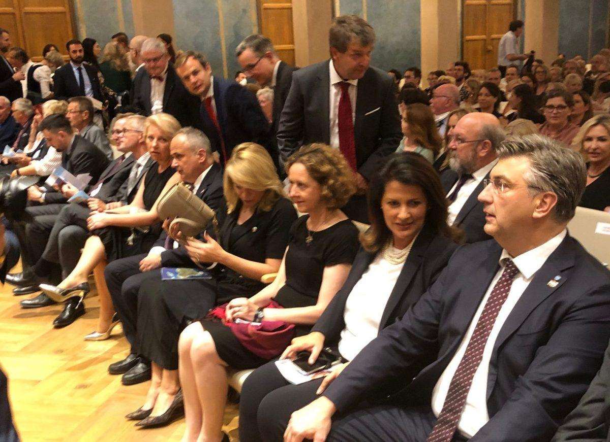 (FOTO) VELIČANSTVEN KONCERT U MÜNCHENU: U znak prijateljstva Bavarske i Hrvatske održan koncert na kojeg je došao i premijer Plenković (FOTO) VELIČANSTVEN KONCERT U MÜNCHENU: U znak prijateljstva Bavarske i Hrvatske održan koncert na kojeg je došao i premijer Plenković