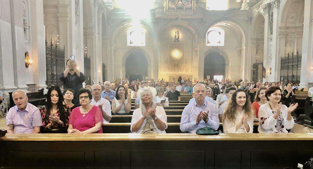 (FOTO i VIDEO) ZBOR HRT-a U MÜNCHENU: Veliki broj Hrvata na nedjeljnom koncertu u crkvi sv. Michaela - večeras novi koncert u Herkulessaal der Residenz u Münchenu (FOTO i VIDEO) ZBOR HRT-a U MÜNCHENU: Veliki broj Hrvata na nedjeljnom koncertu u crkvi sv. Michaela - večeras novi koncert u Herkulessaal der Residenz u Münchenu