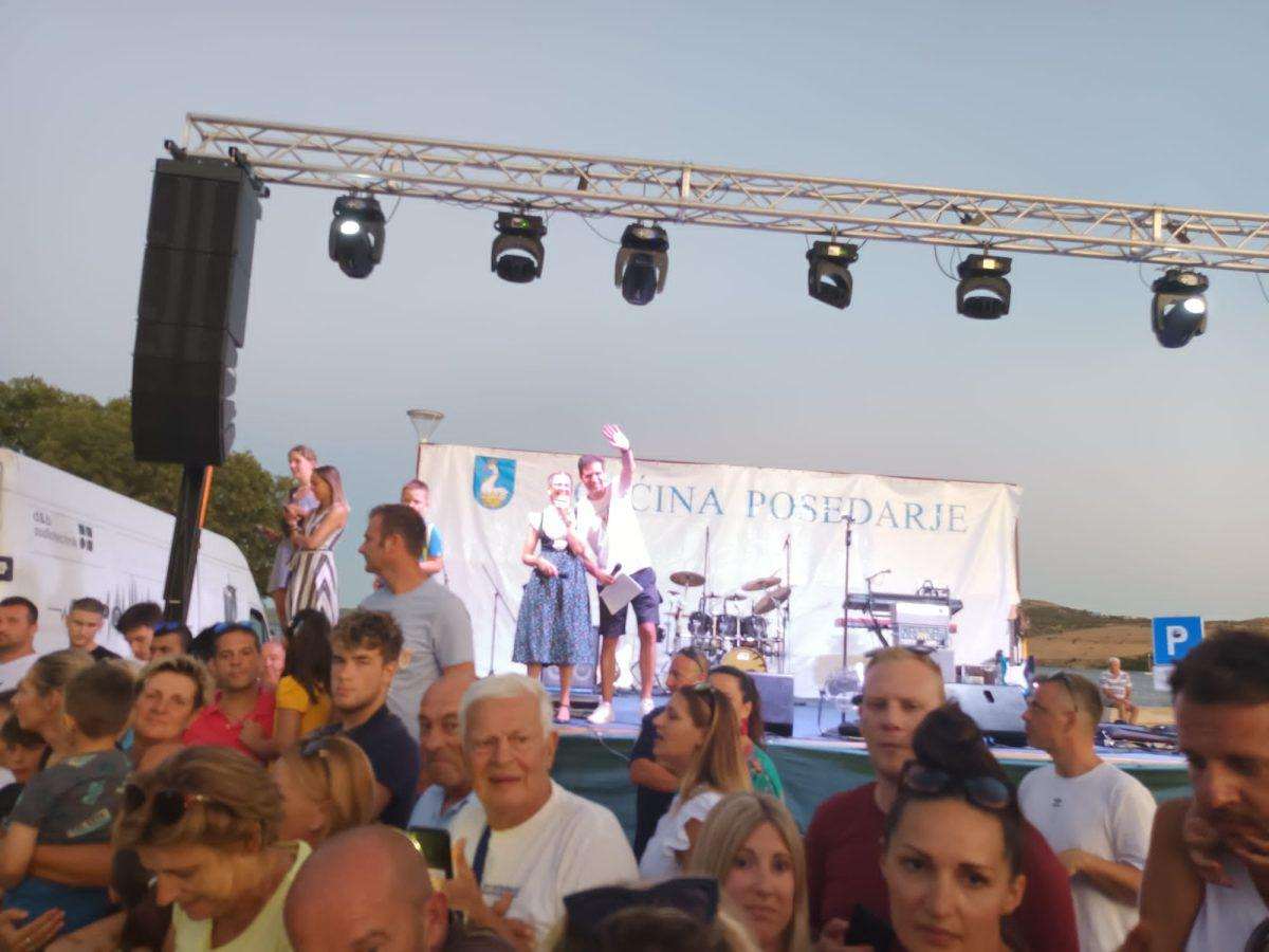 (FOTO i VIDEO) TRKA MAGARACA U POSEDARJU: Ni tovar neće uvik poslušati, ali tvrdoglav ostaje! (FOTO i VIDEO) TRKA MAGARACA U POSEDARJU: Ni tovar neće uvik poslušati, ali tvrdoglav ostaje!