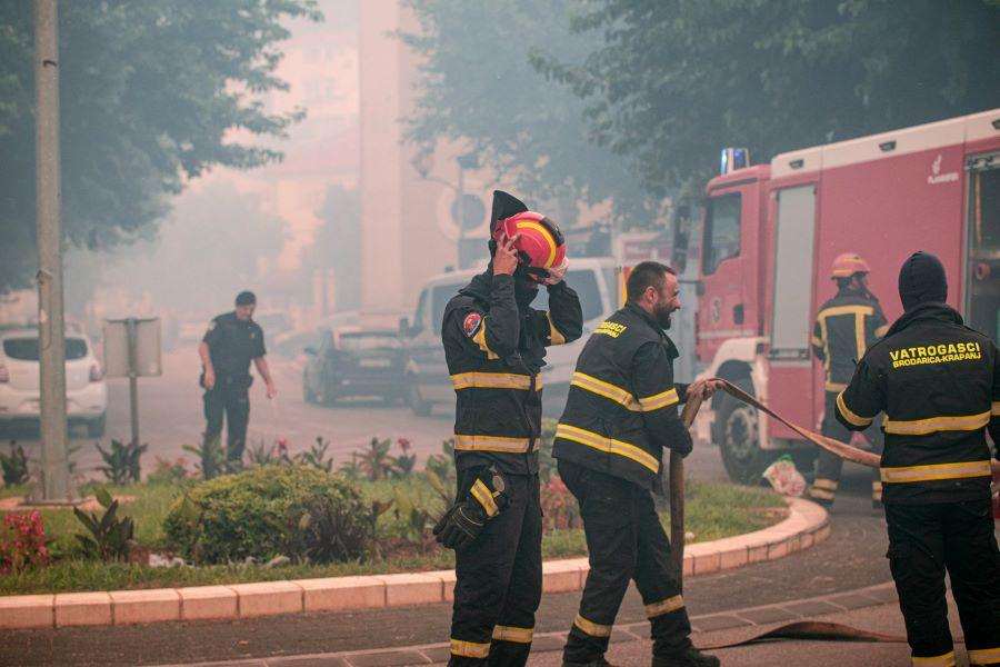 HVZ: Nema nekontroliranog širenja požara koji od jutros gase dva Canadaira HVZ: Nema nekontroliranog širenja požara koji od jutros gase dva Canadaira