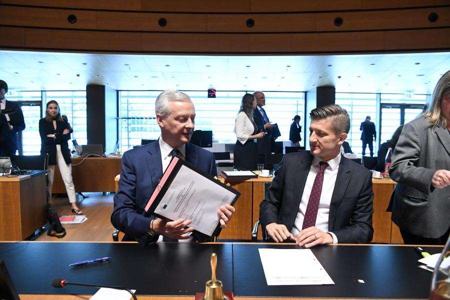 HRVATSKA I SLUŽBENO U EUROZONI: Svečano potpisano pridruživanje Hrvatske europodručju HRVATSKA I SLUŽBENO U EUROZONI: Svečano potpisano pridruživanje Hrvatske europodručju