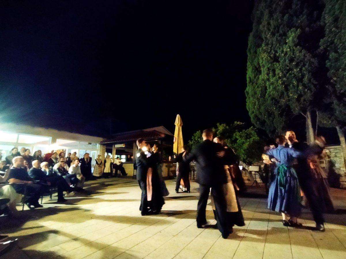 (FOTO) TRADICIJA SE NASTAVLJA: Uspješno protekla Matičina Ljetna škola hrvatskog folklora u Zadru (FOTO) TRADICIJA SE NASTAVLJA: Uspješno protekla Matičina Ljetna škola hrvatskog folklora u Zadru