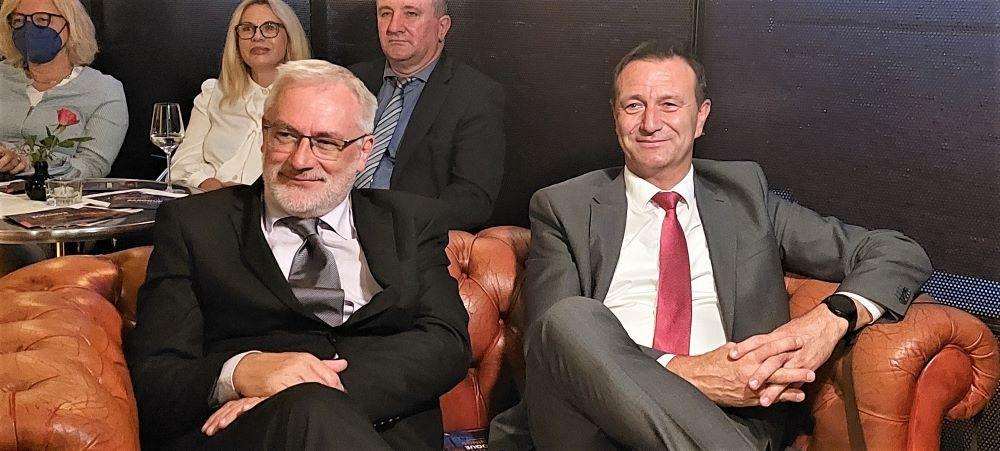 HRVATSKI CENTAR: U Beču predstavljen program 52. Varaždinskih baroknih večeri, Raymondu Rojniku uručena nagrada “Metron” HRVATSKI CENTAR: U Beču predstavljen program 52. Varaždinskih baroknih večeri, Raymondu Rojniku uručena nagrada “Metron”