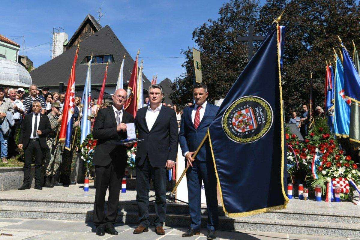 PREDSJEDNIK MILANOVIĆ NA OBILJEŽAVANJU 27. OBLJETNICE OSLOBAĐANJA JAJCA: Hrvatske snage HV-a i HVO-a oslobodile kraljevski grad Jajce