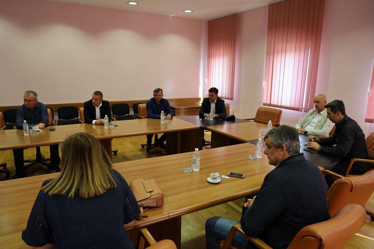 HRVATSKI NARODNI SABOR BiH: Pozvali Hrvate da izađu na izbore i očuvaju zajedništvo unutar hrvatskog naroda u BiH HRVATSKI NARODNI SABOR BiH: Pozvali Hrvate da izađu na izbore i očuvaju zajedništvo unutar hrvatskog naroda u BiH