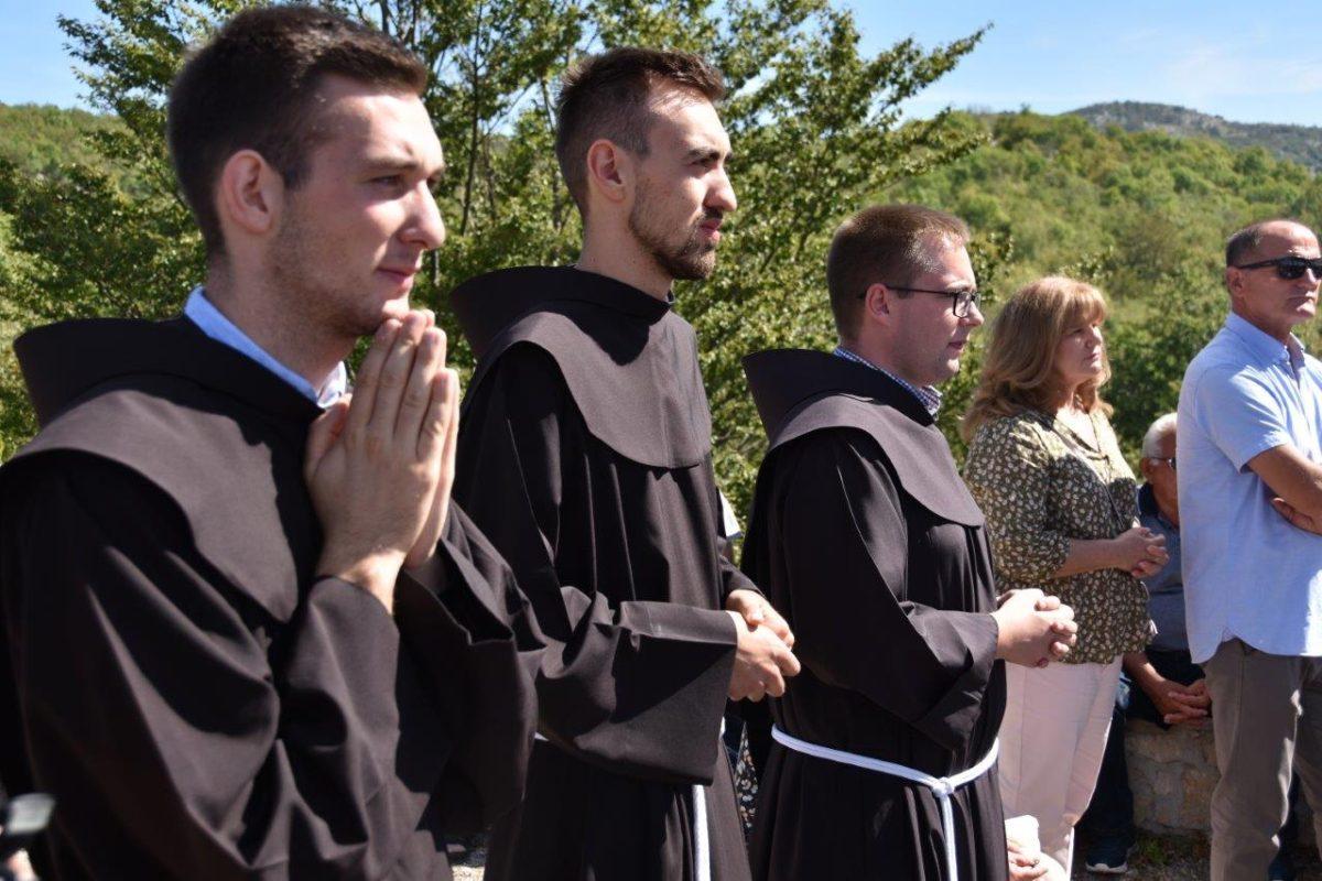 MJESTO KOJE JE ODNIJELO MNOŠTVO NEVINIH ŽIVOTA: Zbog velikog zanimanja javnosti ekskluzivno donosimo propovijed predvodnika misnog obreda gvardijana Samostana i Svetišta Gospe Sinjske fra Marinka Vukman
