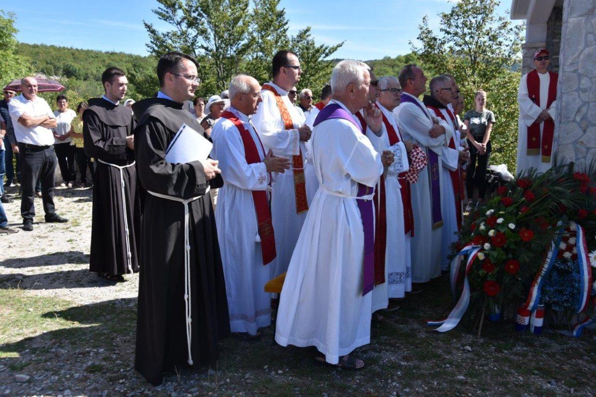 MJESTO KOJE JE ODNIJELO MNOŠTVO NEVINIH ŽIVOTA: Zbog velikog zanimanja javnosti ekskluzivno donosimo propovijed predvodnika misnog obreda gvardijana Samostana i Svetišta Gospe Sinjske fra Marinka Vukman