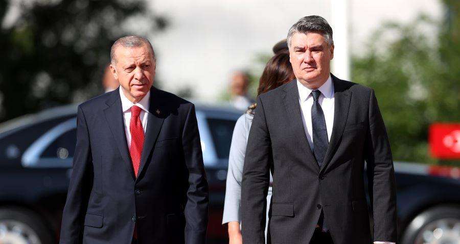 ERDOGAN STIGAO NA PANTOVČAK: Posjet Hrvatskoj prate iznimne mjere sigurnosti ERDOGAN STIGAO NA PANTOVČAK: Posjet Hrvatskoj prate iznimne mjere sigurnosti