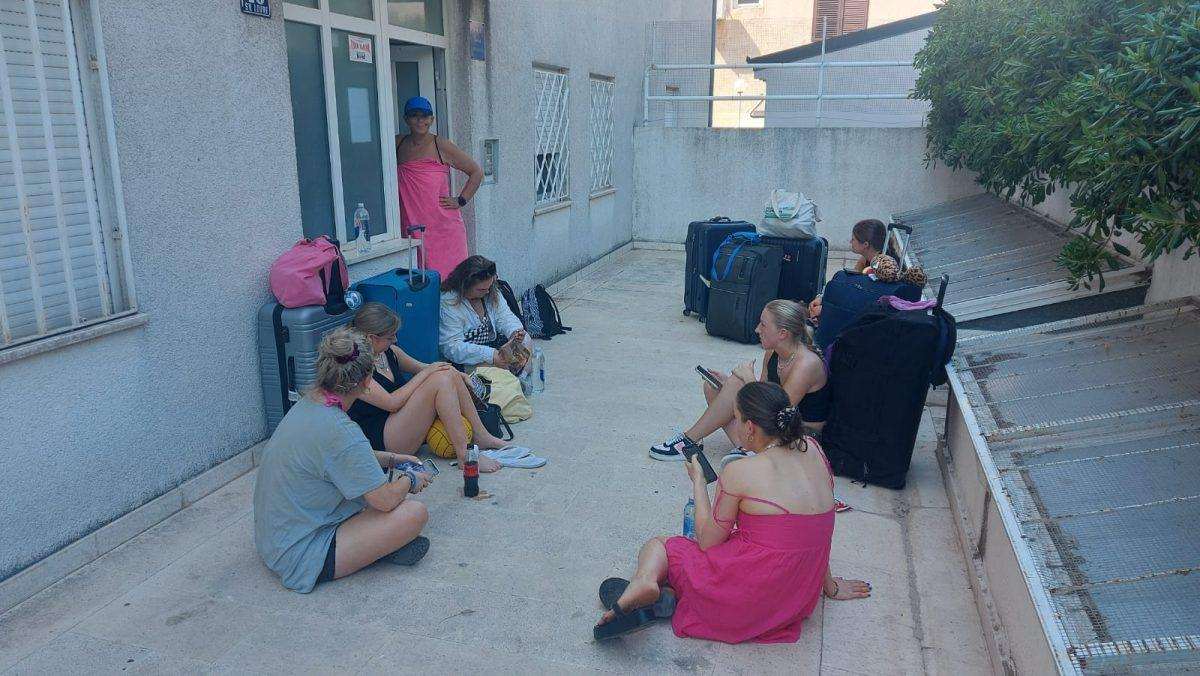 TAMNA STRANA SPLITSKOG TURIZMA: Pohlepni iznajmljivači i raskalašeni turisti TAMNA STRANA SPLITSKOG TURIZMA: Pohlepni iznajmljivači i raskalašeni turisti