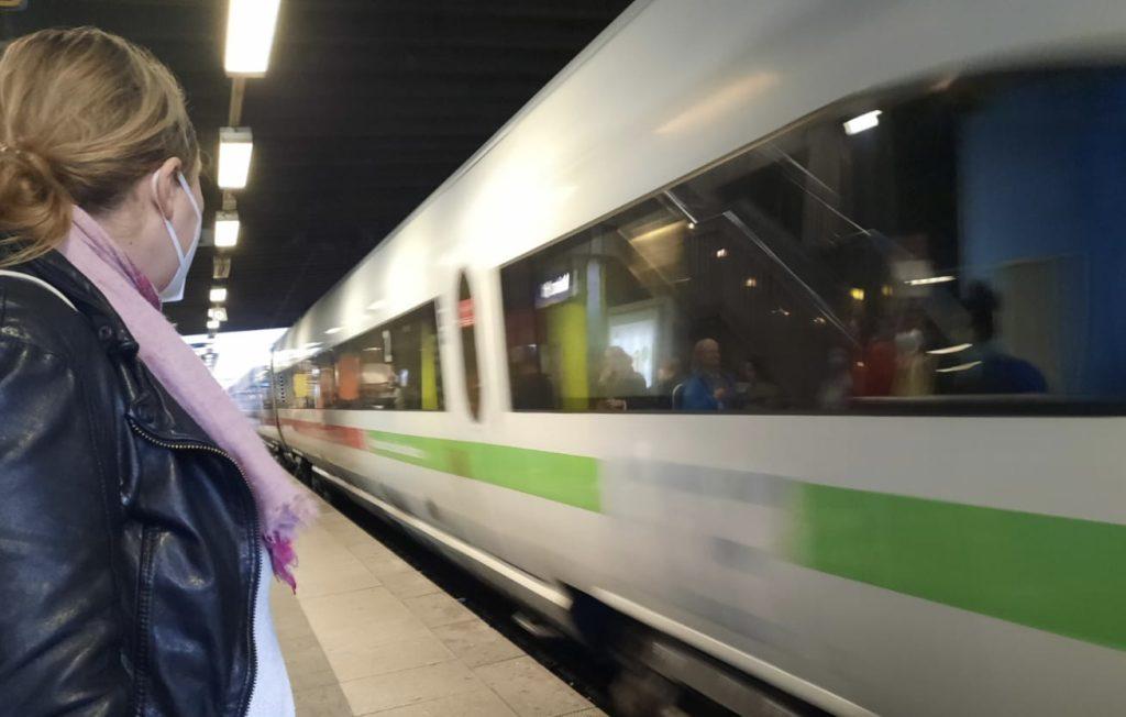 PRIJATELJI U PANICI, A RADNICI DB-a NISU POMOGLI: Umjesto u vlak za Beč, žena ušla u vlak za Stuttgart