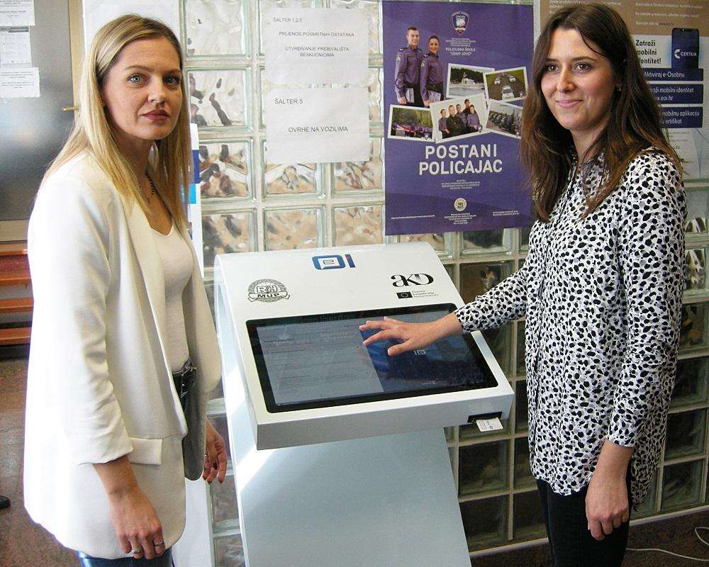 MANJE GUŽVE NA ŠALTERIMA: Policija predstavila projekt digitalne osobne iskaznice MANJE GUŽVE NA ŠALTERIMA: Policija predstavila projekt digitalne osobne iskaznice