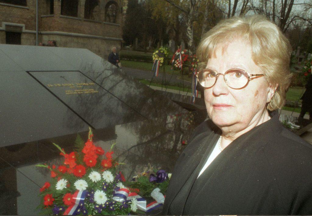 BIOGRAFIJA ANKICE TUĐMAN: Buran život i karijera vezani uz sudbinu prvog hrvatskog predsjednika BIOGRAFIJA ANKICE TUĐMAN: Buran život i karijera vezani uz sudbinu prvog hrvatskog predsjednika