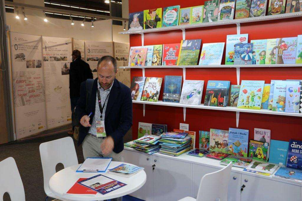 hrvatski stand na sajmu knjiga u frankfurtu 