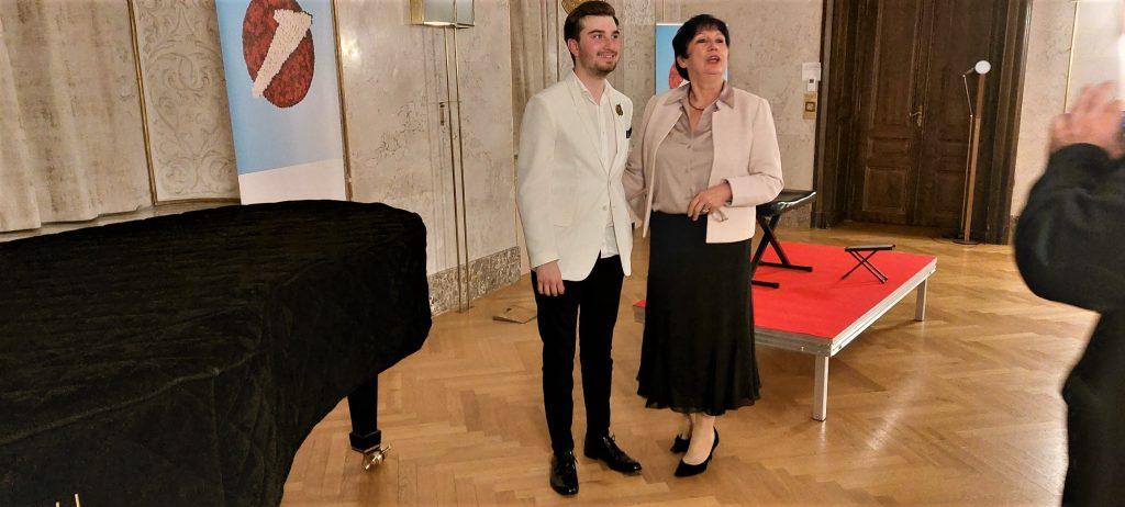“TORRESOV ŠAPTAČ” U BEČU: Ovacije Bečana Zlatku Josipu Grgiću za virtuozno prebiranje po žicama “TORRESOV ŠAPTAČ” U BEČU: Ovacije Bečana Zlatku Josipu Grgiću za virtuozno prebiranje po žicama