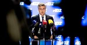 PLENKOVIĆ O SVEMU POMALO: Rad Antikorupcijskog vijeće ga ne zanima, Hrvatska će i dalje vojno pomagati Ukrajini, u četvrtak će biti u Škabrnji, a u petak u Vukovaru PLENKOVIĆ O SVEMU POMALO: Rad Antikorupcijskog vijeće ga ne zanima, Hrvatska će i dalje vojno pomagati Ukrajini, u četvrtak će biti u Škabrnji, a u petak u Vukovaru