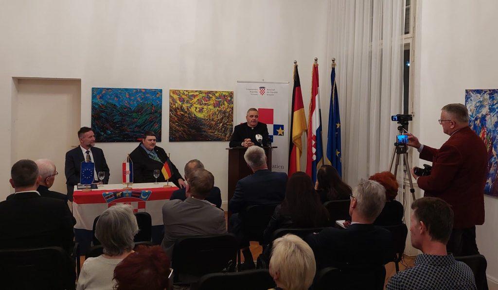 BERLIN: U Veleposlanstvu RH održana tribina o budućnosti Europe iz perspektive Paneuropske unije BERLIN: U Veleposlanstvu RH održana tribina o budućnosti Europe iz perspektive Paneuropske unije