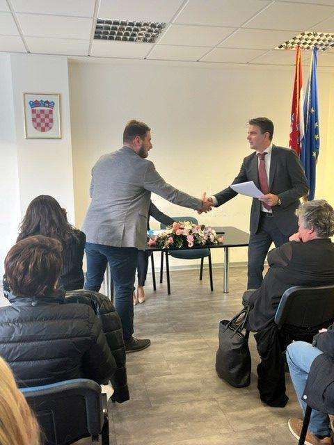„DA, JOŠ NAS IMA - JOŠ HRVATA“: Svečana prisega 18 novih državljana u Generalnom konzulatu RH u Düsseldorfu gk dusseldorf