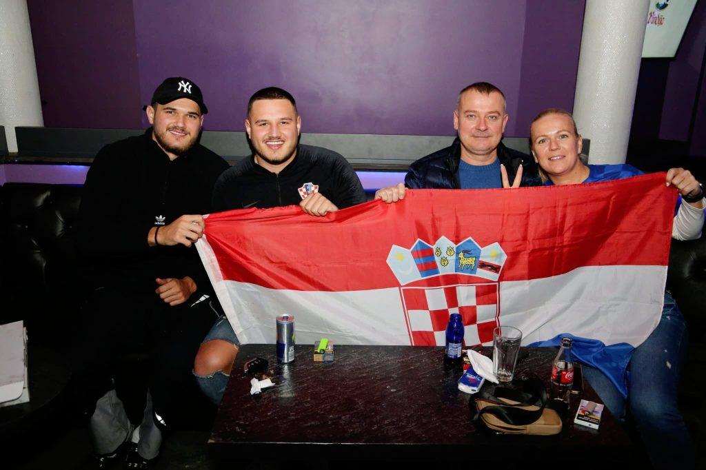 (FOTO) PODRŠKA IZ STUTTGARTA I BRAZILA: Navijači vjerno bodrili hrvatsku reprezentaciju