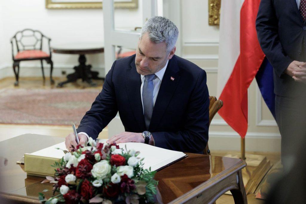 AUSTRIJA IPAK NEĆE BLOKIRATI HRVATSKU: Nehammer u Zagrebu potvrdio da je Austrija za ulazak Hrvatske u schengensku zonu AUSTRIJA IPAK NEĆE BLOKIRATI HRVATSKU: Nehammer u Zagrebu potvrdio da je Austrija za ulazak Hrvatske u schengensku zonu