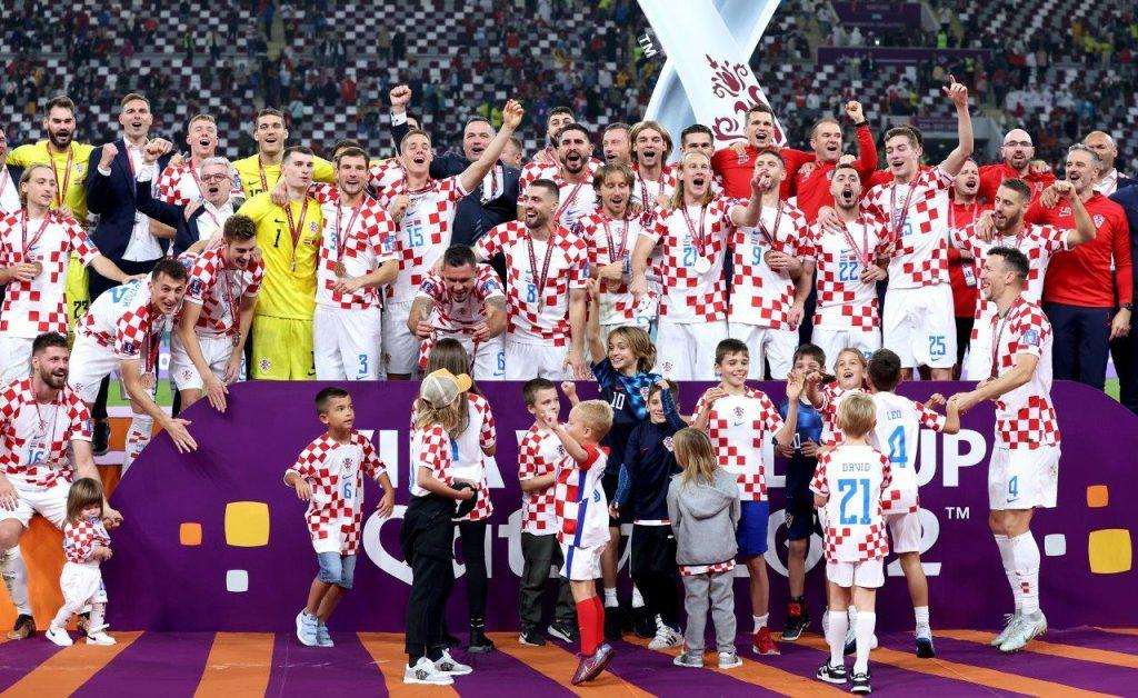 NJEMAČKI MEDIJI O POBJEDI HRVATSKE: „Sramota ARD-a i ZDF-a“, „Oršićev gol iz snova“, „Tamo gdje je počeo brzi njemački kraj, Hrvatska je slavila svoj sretan kraj SP-a“