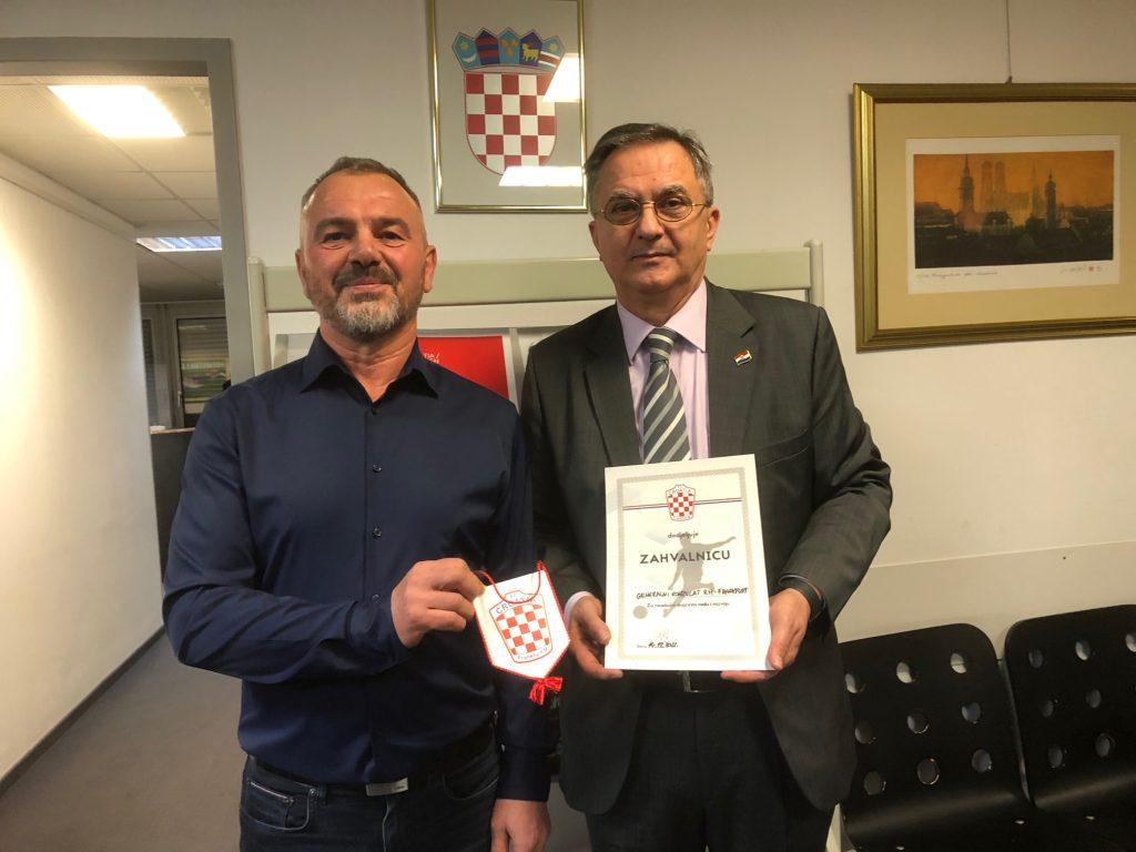 (FOTO i VIDEO) BOŽIĆNI DOMJENAK U GK FRANKFURT: Generalni konzul Konjevod se osvrnuo na godinu punu teškoća, ali i jako važnu za Hrvatsku