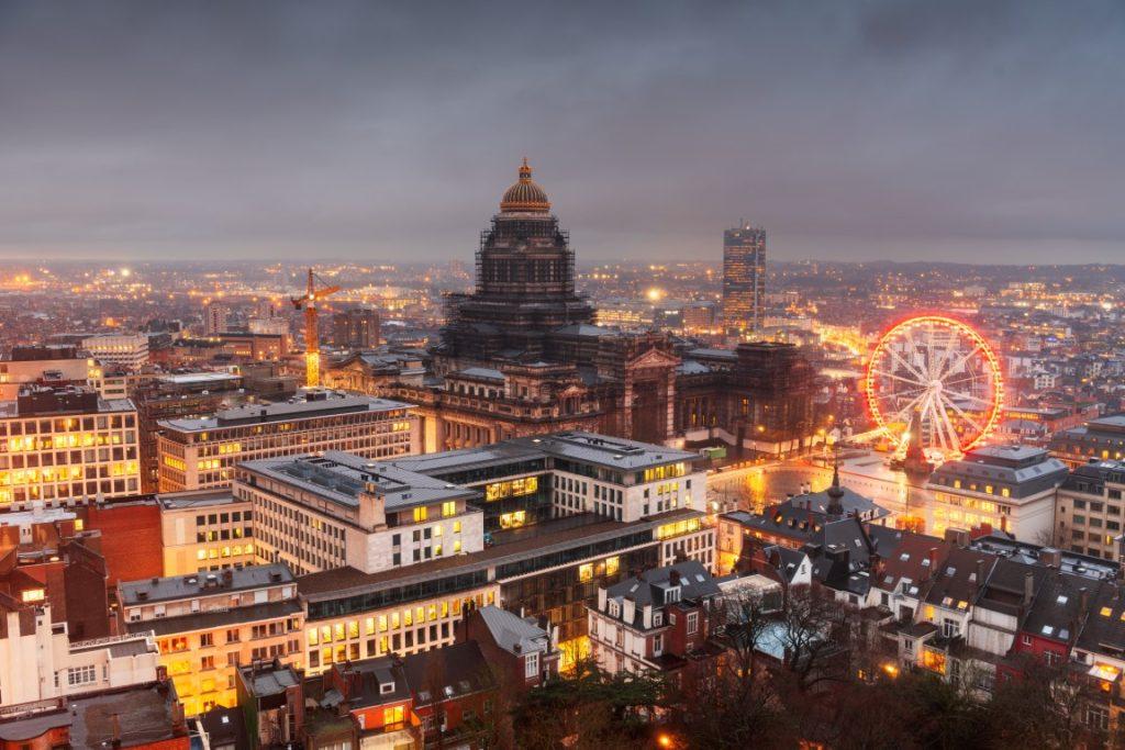 Kamo ići na sljedeći godišnji odmor? Brussels, Belgium cityscape at Palais de Justice during dusk.