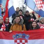 (FOTO) PONOSNI NA USPJEH VATRENIH: Trg bana Jelačića već pun navijača, počeo službeni program dočeka (FOTO) PONOSNI NA USPJEH VATRENIH: Trg bana Jelačića već pun navijača, počeo službeni program dočeka