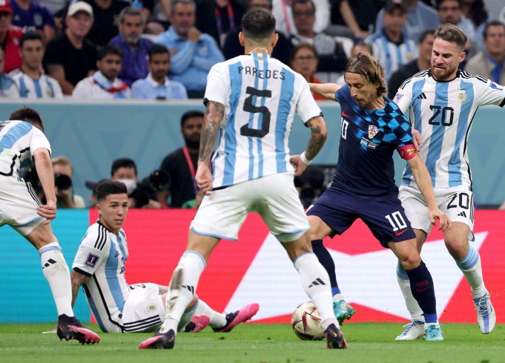 HRVATSKA BEZ FINALA: Argentina slavila s 3:0, hrvatska igra pala nakon sumnjivog jedanaesterca u 32. minuti HRVATSKA BEZ FINALA: Argentina slavila s 3:0, hrvatska igra pala nakon sumnjivog jedanaesterca u 32. minuti