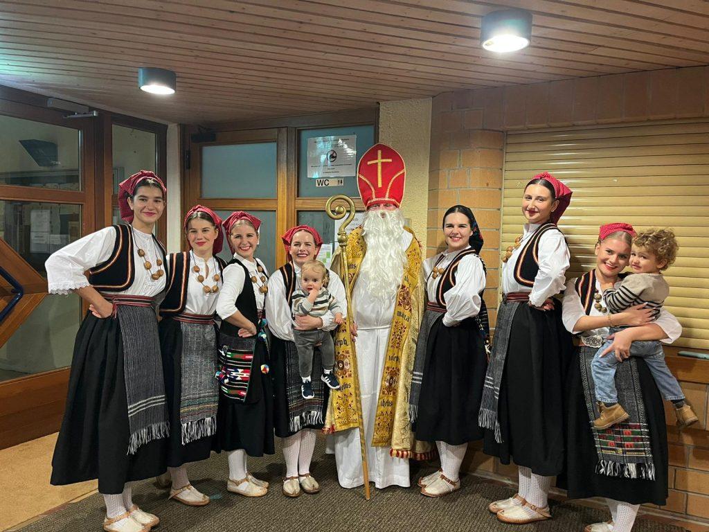 U POVODU PROSLAVE SV. NIKOLE: Susret folkloraša HKUD Ruža Filderstadt i HKU Velebit u Friedrichshafenu U POVODU PROSLAVE SV. NIKOLE: Susret folkloraša HKUD Ruža Filderstadt i HKU Velebit u Friedrichshafenu