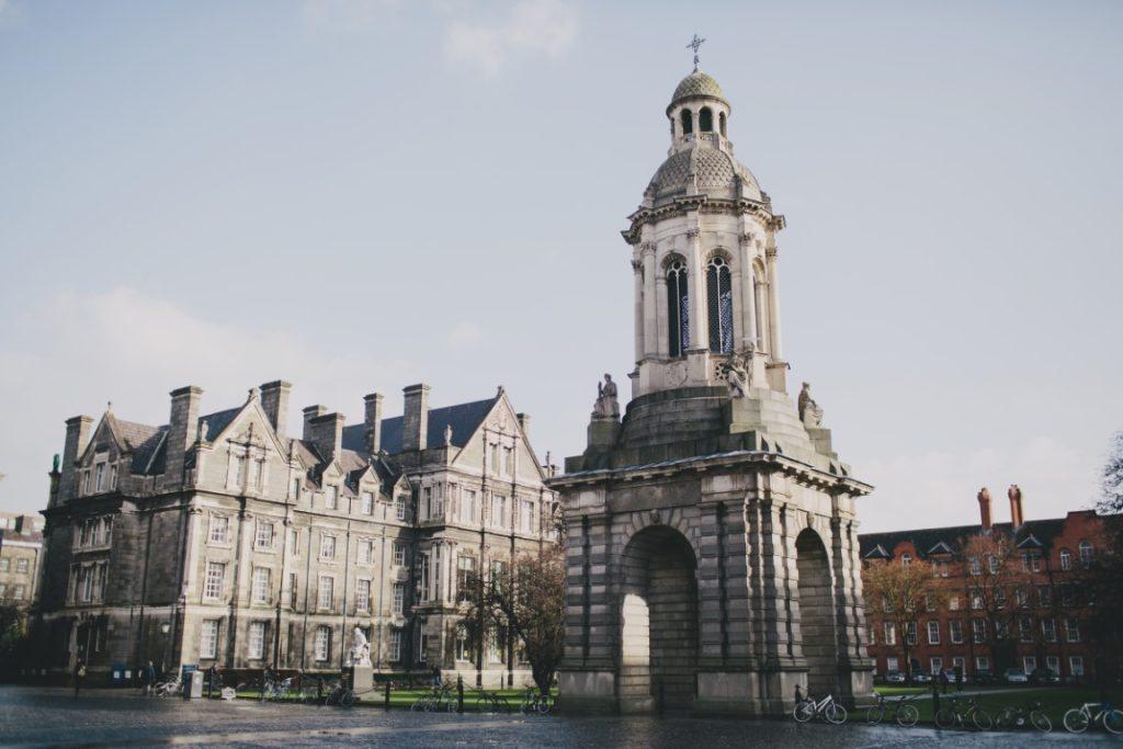 Kamo ići na sljedeći godišnji odmor? the-trinity-college-campus-in-dublin-ireland-2022-11-10-18-51-18-utc