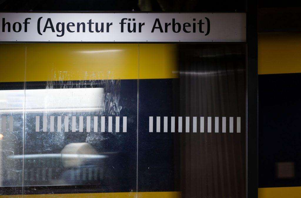 NÜRNBERG: Stopa nezaposlenosti u siječnju u Njemačkoj porasla za 6,1 posto - broj nezaposlenih sada je 2,8 milijuna NÜRNBERG: Stopa nezaposlenosti u siječnju u Njemačkoj porasla za 6,1 posto - broj nezaposlenih sada je 2,8 milijuna