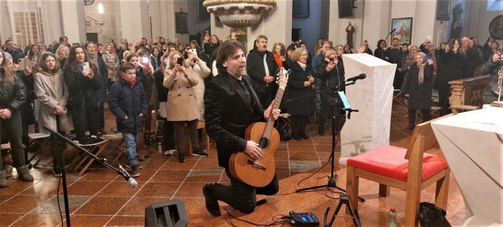 HUMANITARNI KONCERT ZA PAMĆENJE: Ovacije bečkih Hrvata karizmatičnom Dubrovčaninu Stijepu Gleđu Markosu