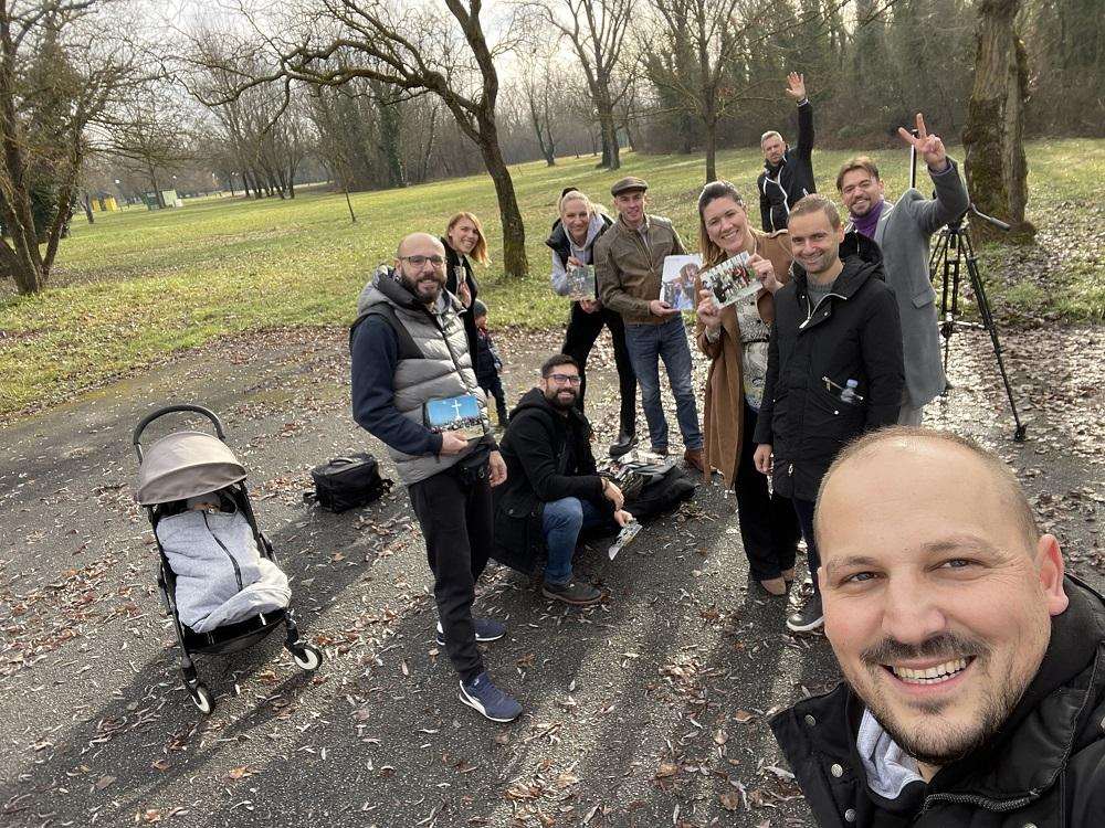 PJESMA ZA PREMINULU PRIJATELJICU: "Volimo te draga, budi i dalje naše sunce, Nikad više duše… pssst" PJESMA ZA PREMINULU PRIJATELJICU: "Volimo te draga, budi i dalje naše sunce, Nikad više duše… pssst"